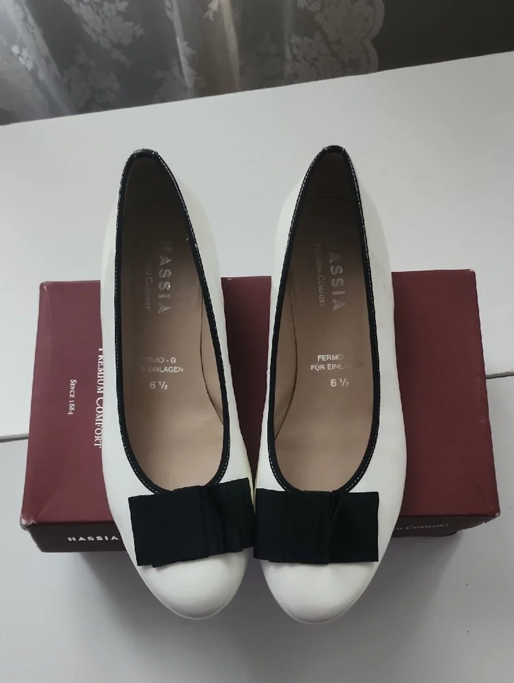 White Leather Bow Trim Flats